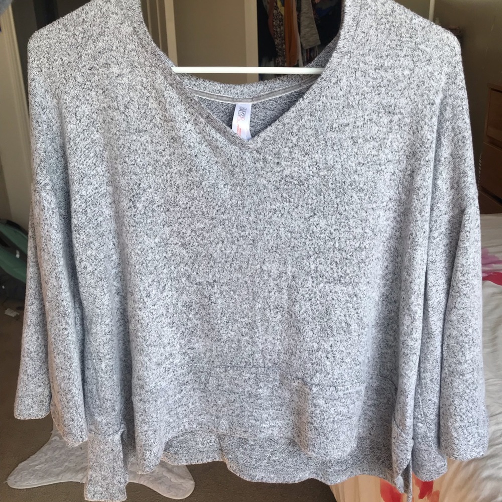 Grey, soft long sleeve with trumpet arms
